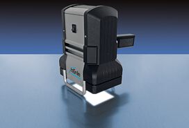 UVAHAND LED by Honle cures adhesives | © Honle