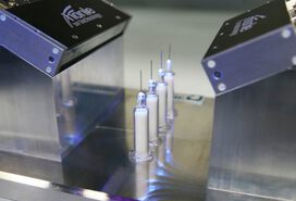 Needle bonding with uv glue | © bdtronic/Hönle/Panacol