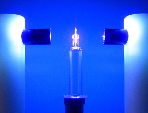 Syringe needle is glued with plastic glue and glass glue