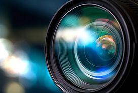Lens bonded with cements and adhesives for optics | © Redpixel/Adobe Stock