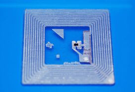 Chip with electrical conductive adhesive on RFID | © Panacol