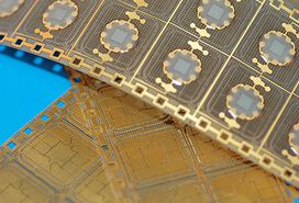 white-transparent potting compound from Panacol on smart card chips | © Panacol