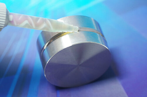 two-component structural adhesive Penloc GTN is dosed onto metal