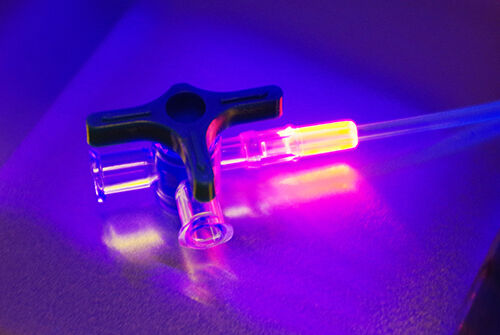orange fluorescent glue Vitralit® 7311 FO from Panacol connects medical tube with valve